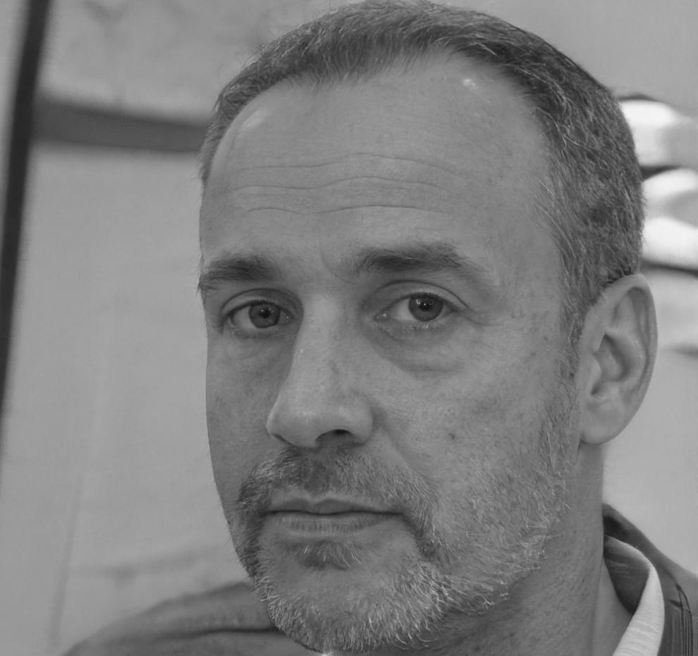 Retrato profesional de Valentín Guerrero